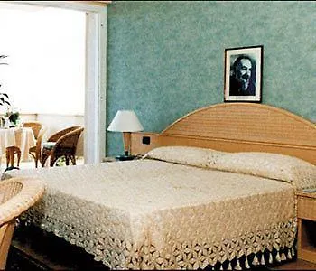 Eden Hotel 4*